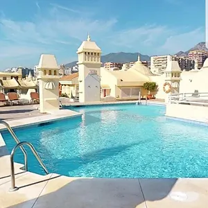 https://benalmadena-harbour-2br-w-rooftop-pool.hotelsinnerja.org